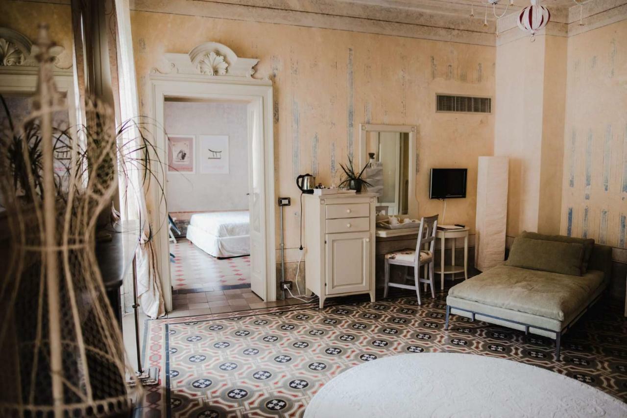Regina Teodolinda Suites 라글리오 외부 사진