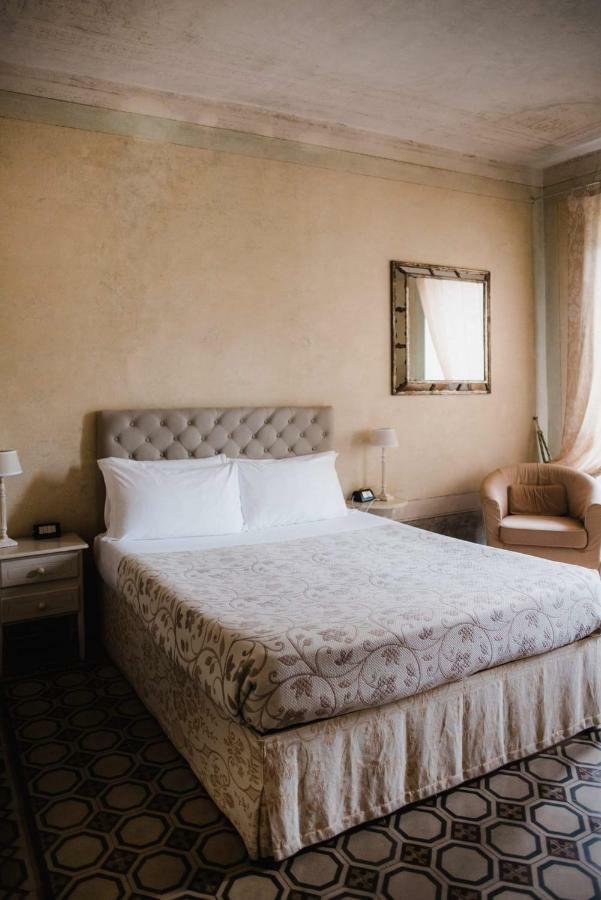 Regina Teodolinda Suites 라글리오 외부 사진