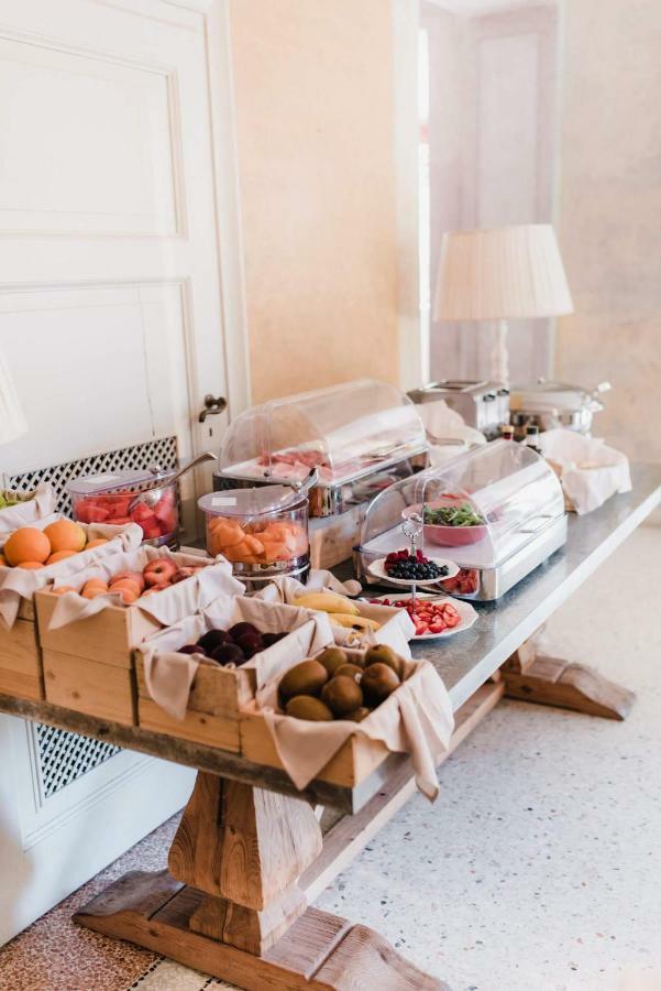 Regina Teodolinda Suites 라글리오 외부 사진